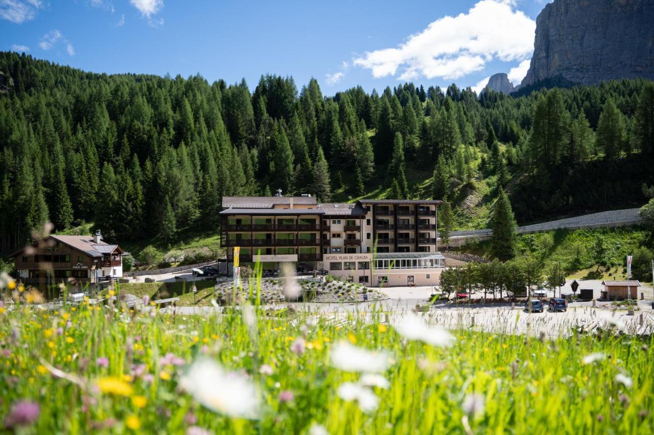 Hotel Plan De Gralba - Feel The Dolomites Selva di Val Gardena Bagian luar foto